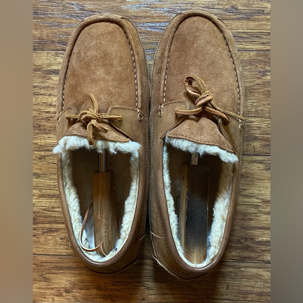 UGG Byron Slipper – Suede Wool-Lined Slippers – Beige